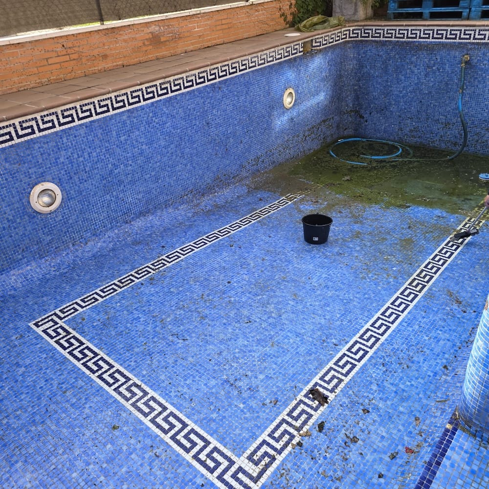 Servicio de lechada en piscinas de obra — Zona Madrid 1 ANTES