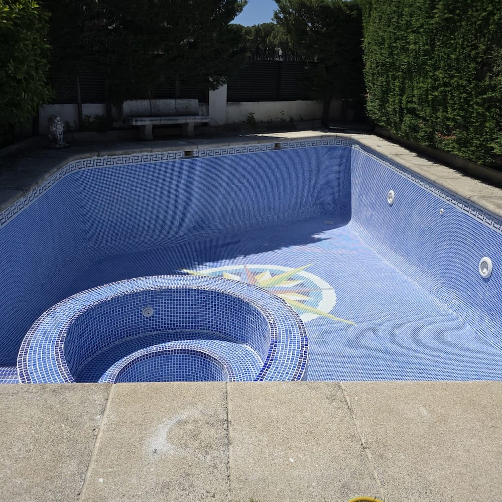Servicio de lechada en piscinas de obra — Zona Madrid 3 ANTES